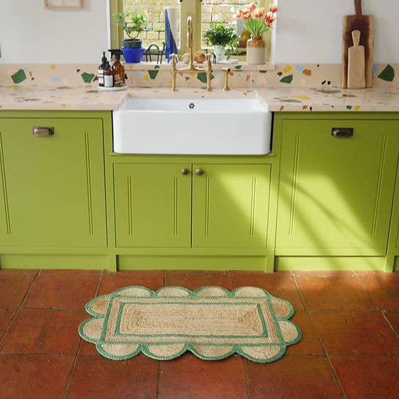 SPRING GREEN scalloped hand woven jute floor mat