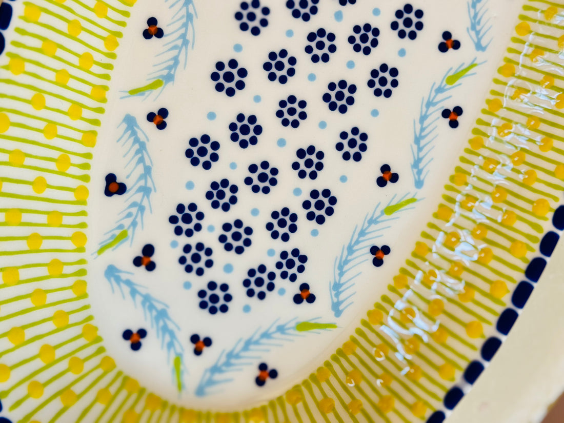 Potterswork Alice Plate - Yellow with Blue Rim
