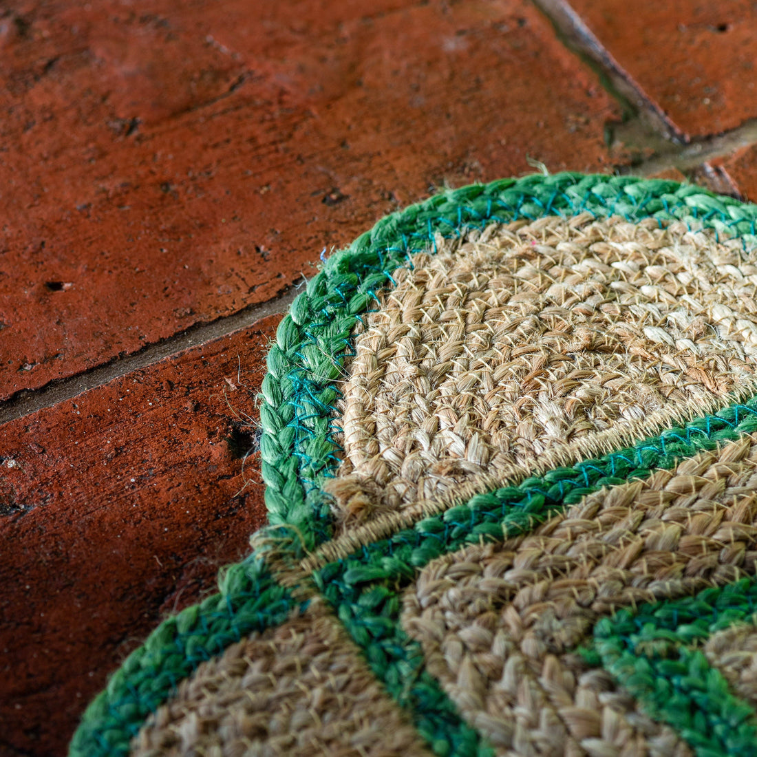 SPRING GREEN scalloped hand woven jute floor mat