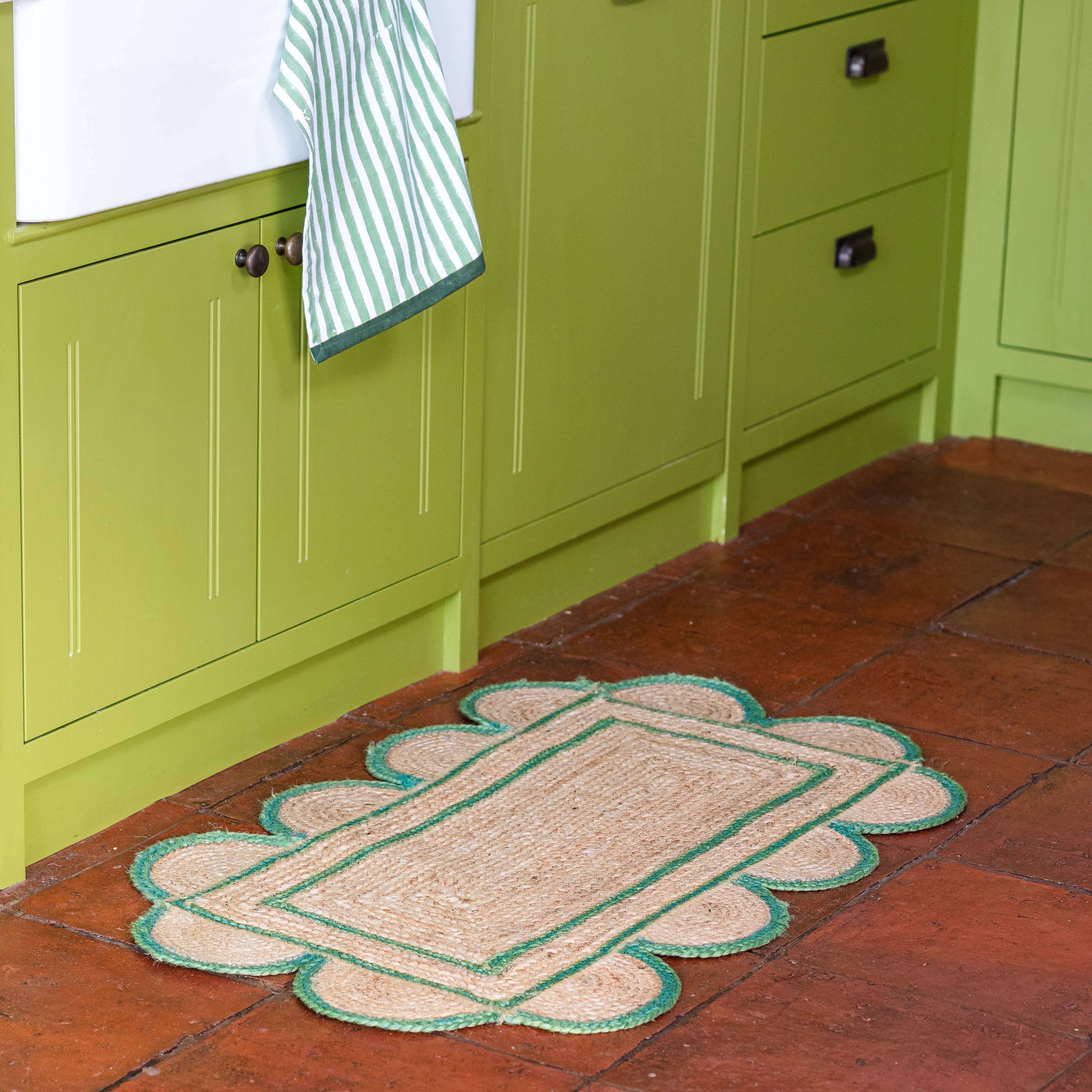 SPRING GREEN scalloped hand woven jute floor mat
